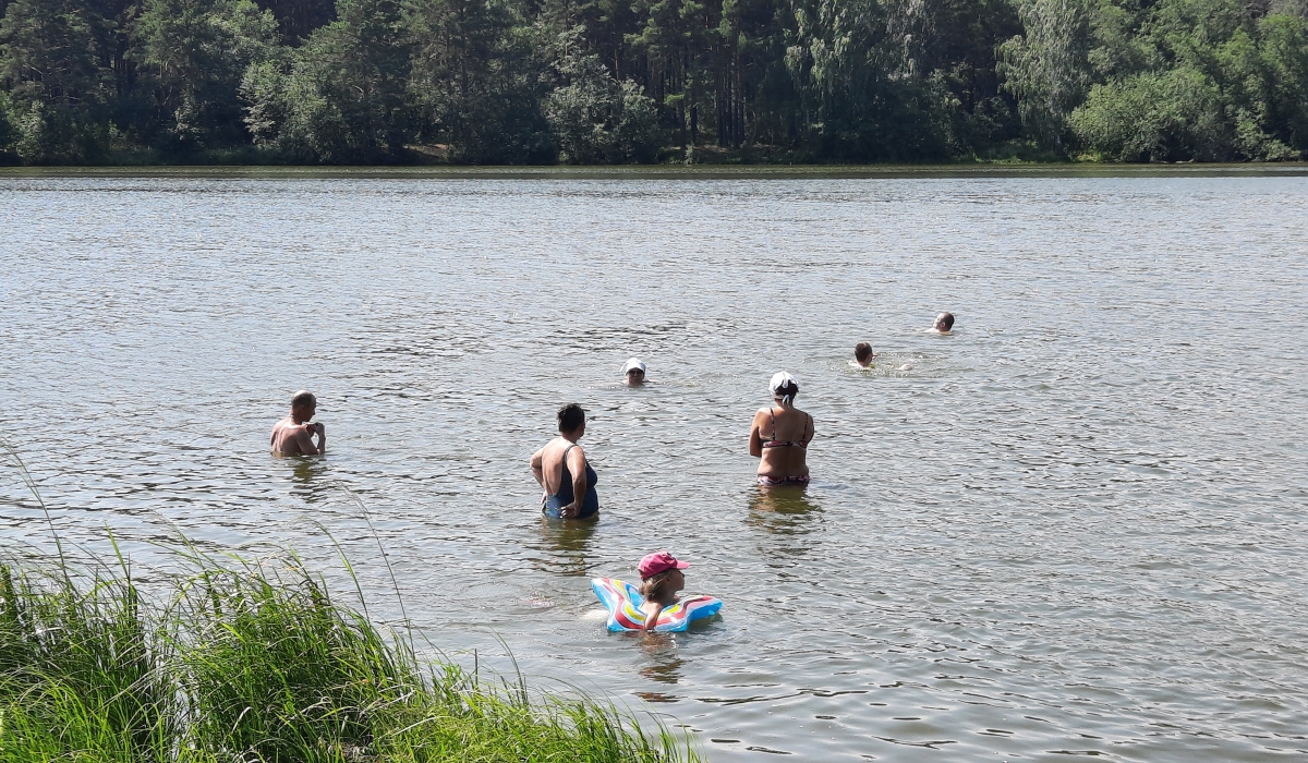 Где искупаться в хабаровске. Место для купания. Лето купание. Пляж на пруду.