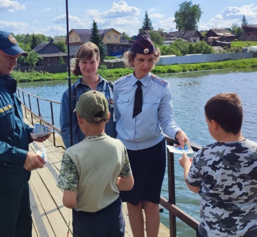 Лето манит купанием в местных водоемах, но это опасно, если нет рядом взрослых