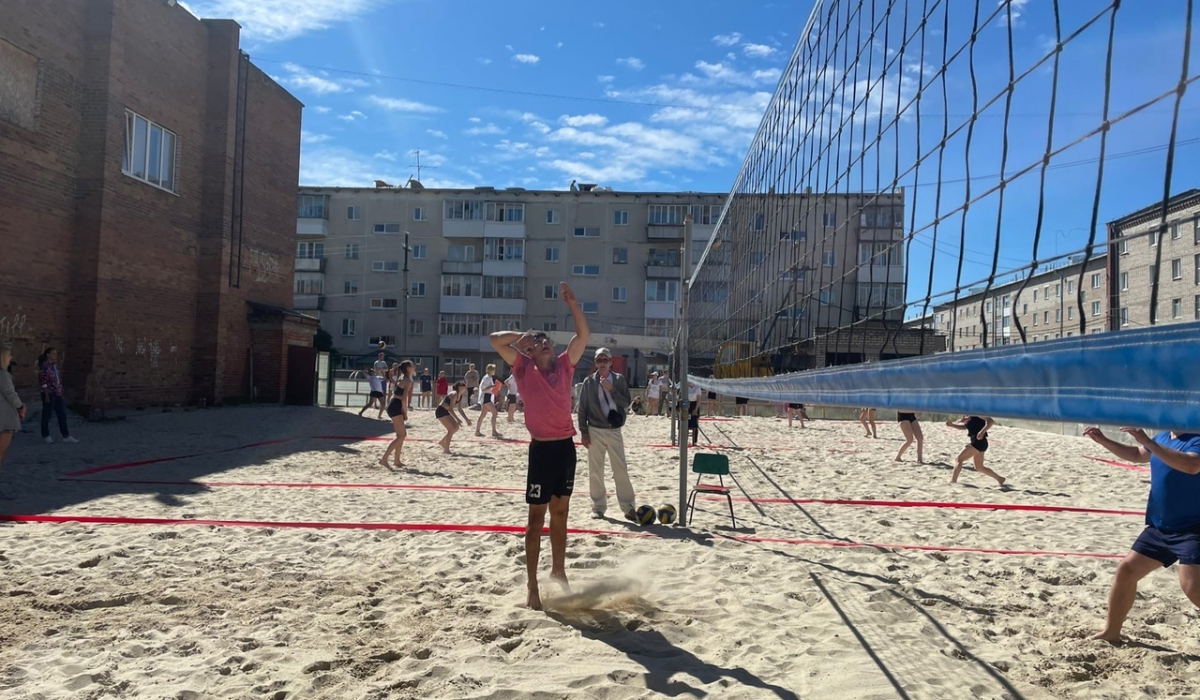 Мало кто знает, что в Артемовском занимаются пляжным волейболом.