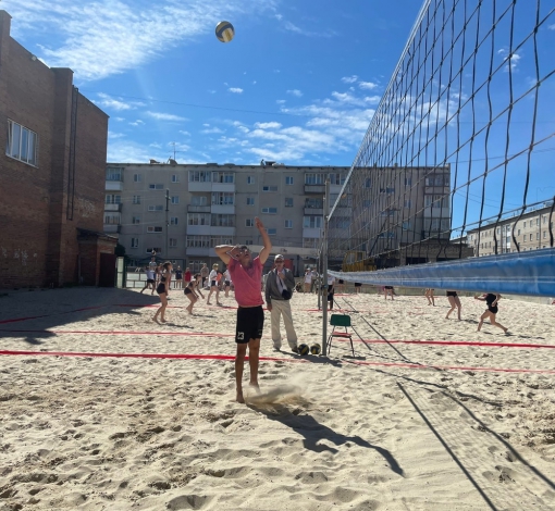 Мало кто знает, что в Артемовском занимаются пляжным волейболом.