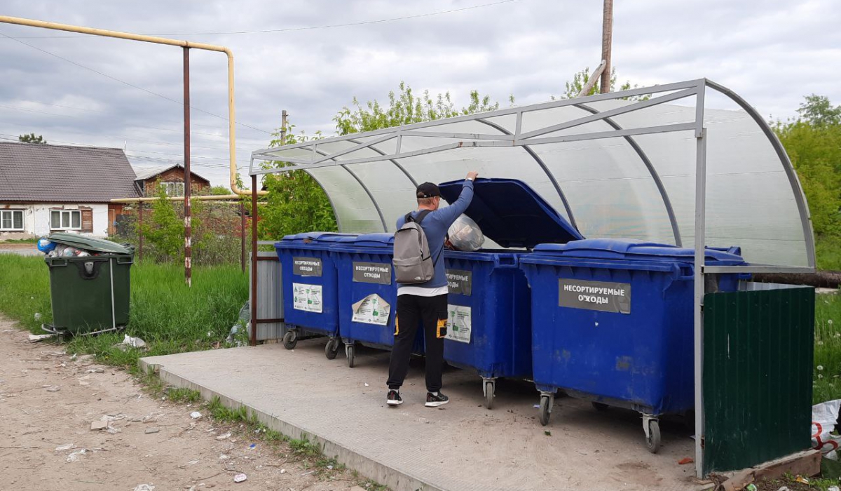 Артемовский предприниматель за свой счет обустроил контейнерную площадку