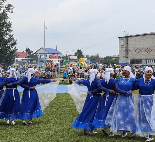 В Артемовском замечтельно проходит татаро-башкирский Сабантуй. Он стал праздником дружбы жителей и гостей Артемовского района.