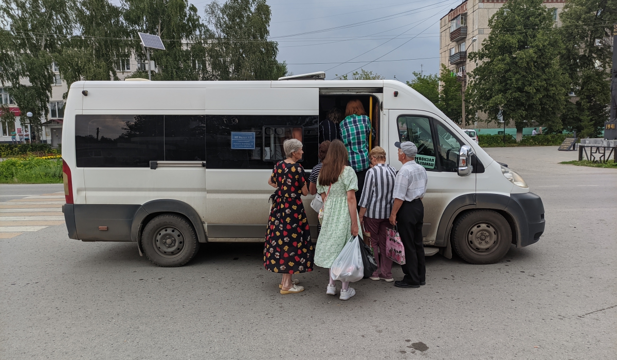 Маршруты артемовский. Автобусы среднего класса. Автобус Триумф. Маршрутки Омск. Маршрут 142 автобуса.