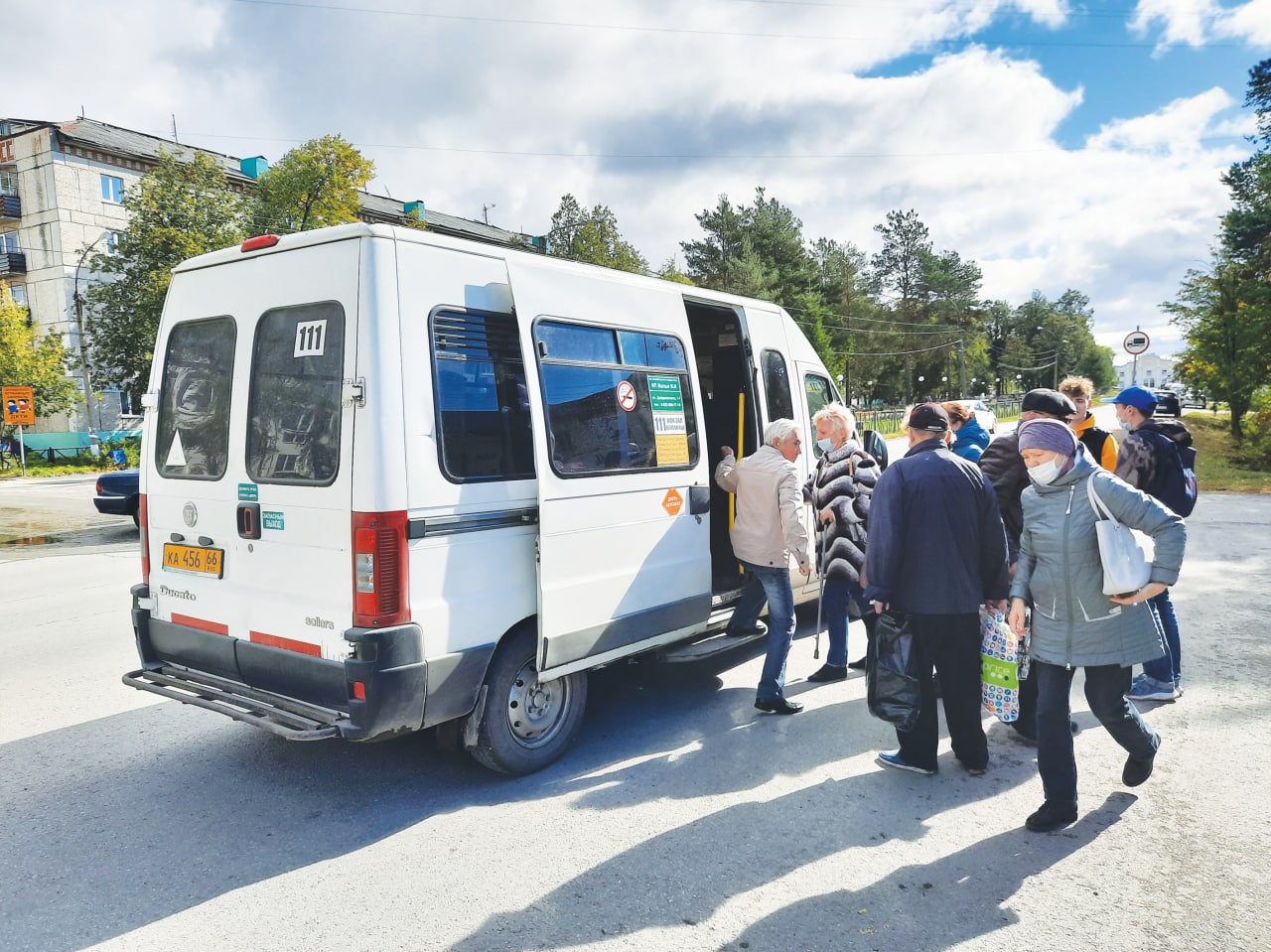 В Артемовском постоянным пассажирам автобусов предлагают купить проездной