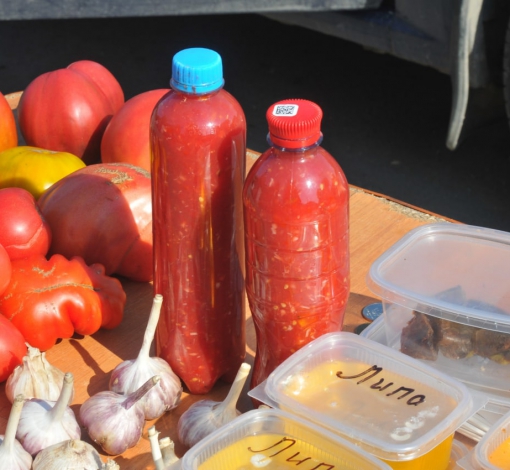 Местные овощи, фрукты, ягоды можно купить только на рыночках у садоводов.