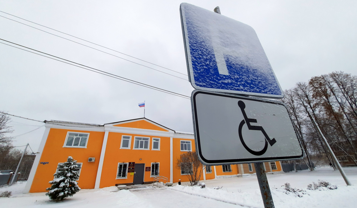 Инвалиды получили право бесплатно парковаться