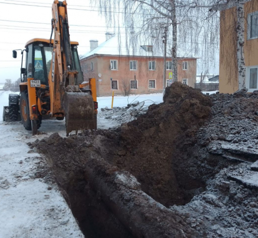 Лопнувшая труба ХВС оставила без воды пять пятиэтажек, трех- и двухэтажные дома по ул. Победы и ул. Февральской Революции, а также школу №9. 