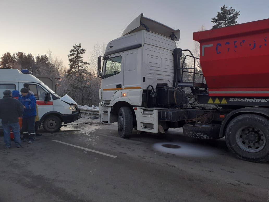 В Артемовском районе Скорая с беременной женщиной попала в ДТП