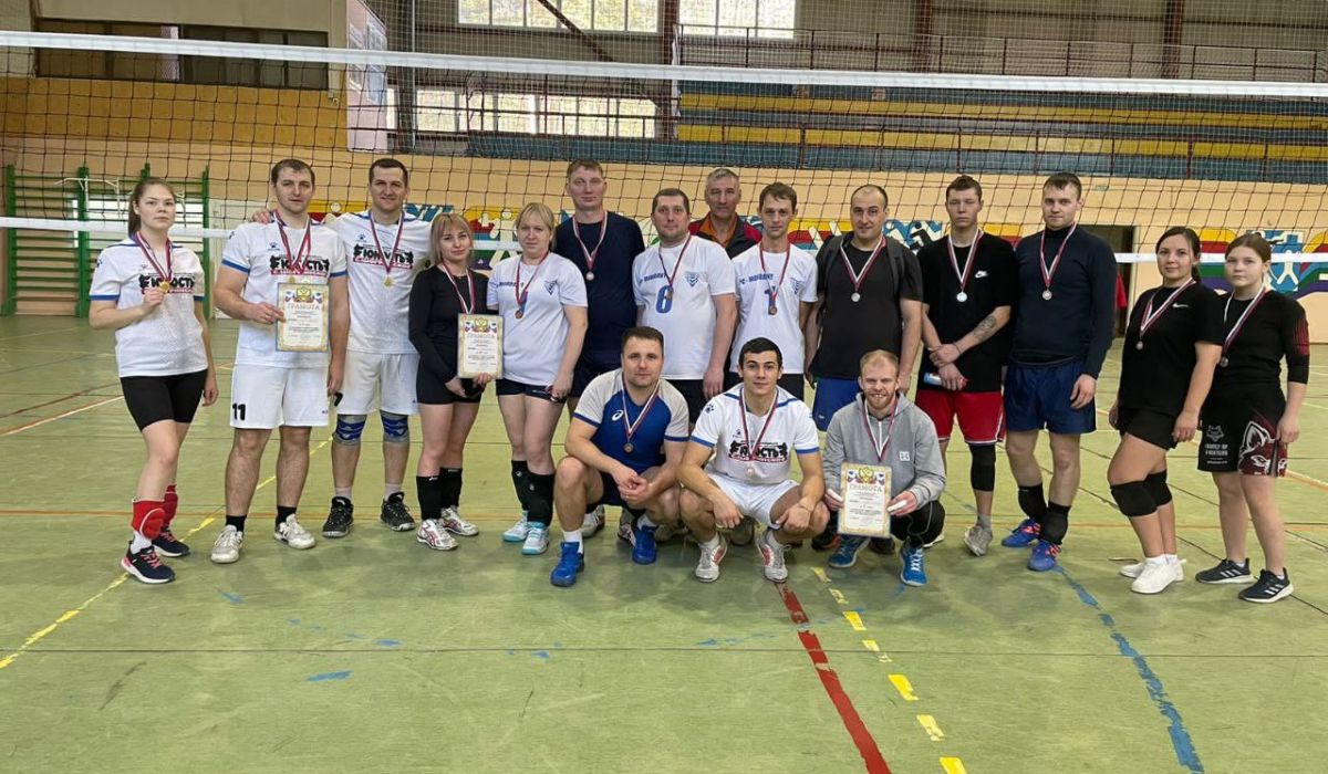 Шогринцы - чемпионы! В ФОК «Уралец» прошел турнир по волейболу среди смешанных команд