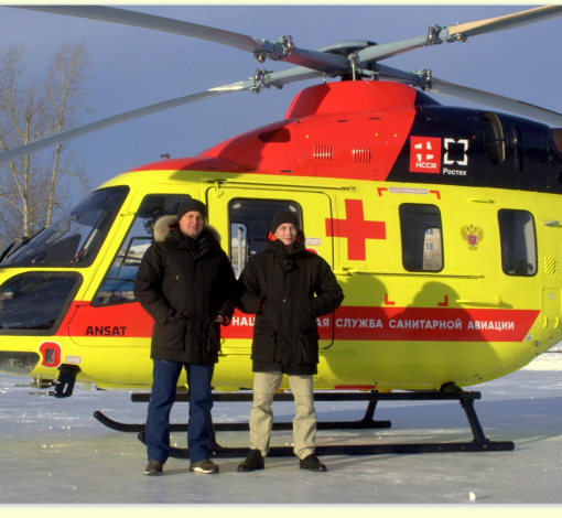 Андрей Ганноченко и Владислав Коновалов каждое свое дежурство вылетают с медиками на вертолете к очередному пациенту.