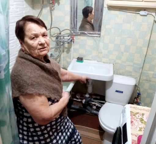  "Каждый день плачу горькими слезами», - рассказала о своих бедах 82-летняя Аля Алексеевна Пасечная. 