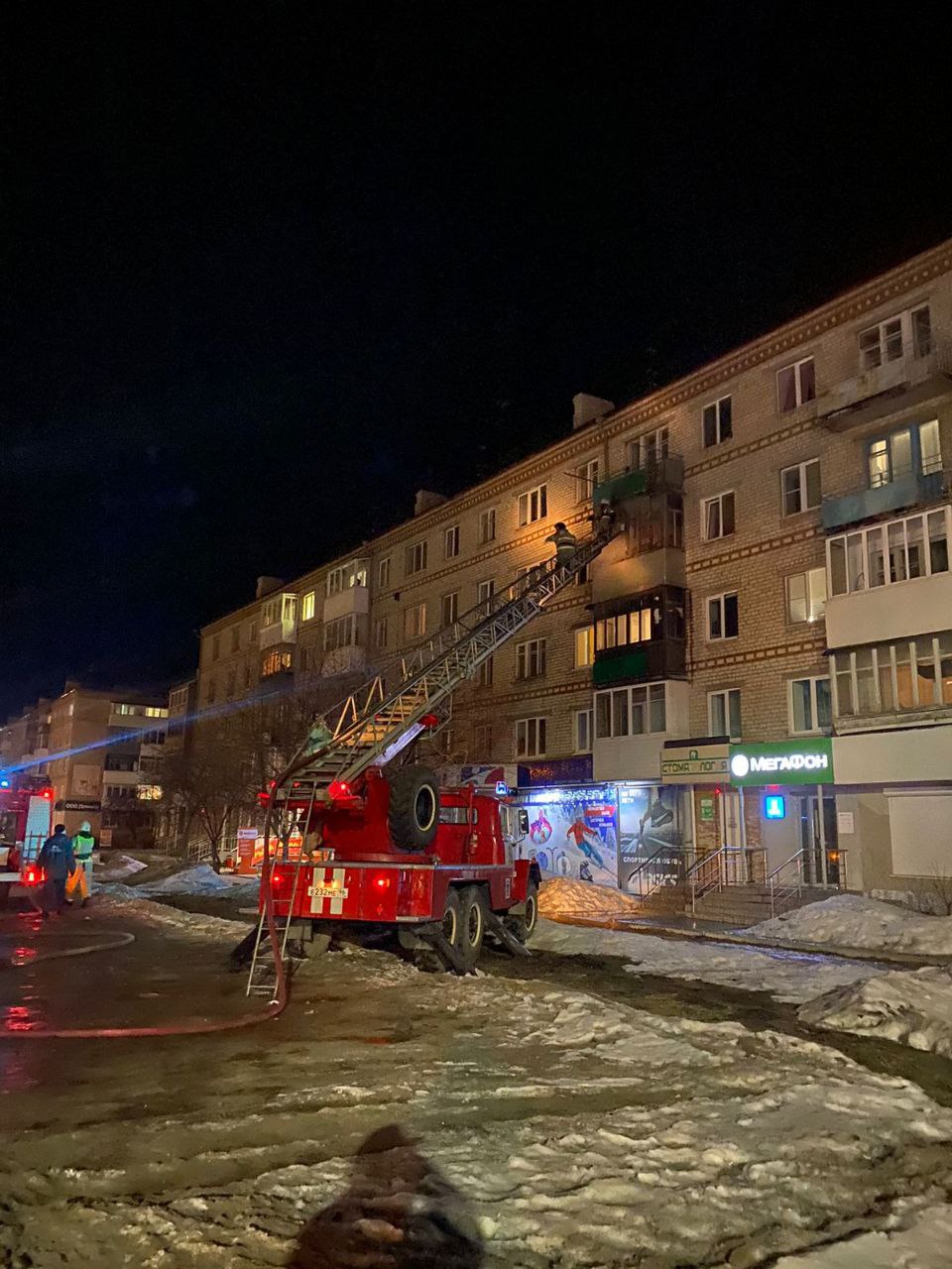 В поджоге жильцы 5-этажки в Артемовском подозревают соседа