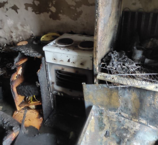 Кухня, коридор, ванная выгорели полностью. 