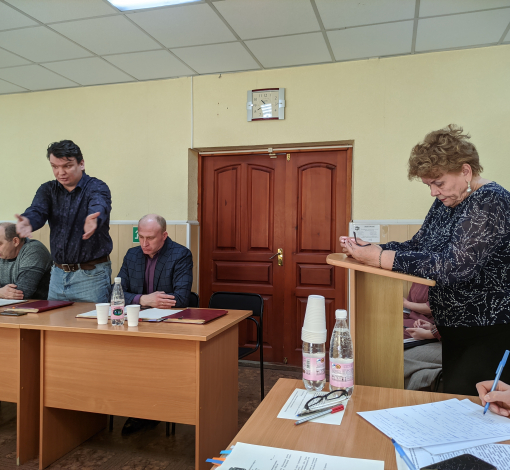 Жесткие высказывания Депутата Демашина довели до слез председателя ОП Раису Калугину. 