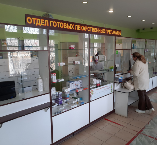 Полки центральной аптеки начали заполняться лекарственными препаратами арендатора “Фармация”. 
