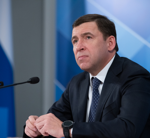 Губернатор Куйвашев поддержал сельские территории финансами на магазины и детские площадки.
