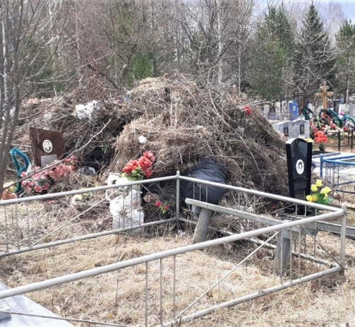 Большетрифоновское кладбище в прошлом году утопало в горах собранного мусора.