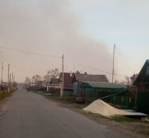 "Лес, по ходу, горит в конце района Буланаш 1/2", - сообщают в соцсетях обеспокоенные буланашцы и выкладывают фото дымной завесы.