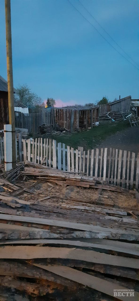 В районе Буланаш 1/2 видно зарево пожаров. Фото: соцсети.