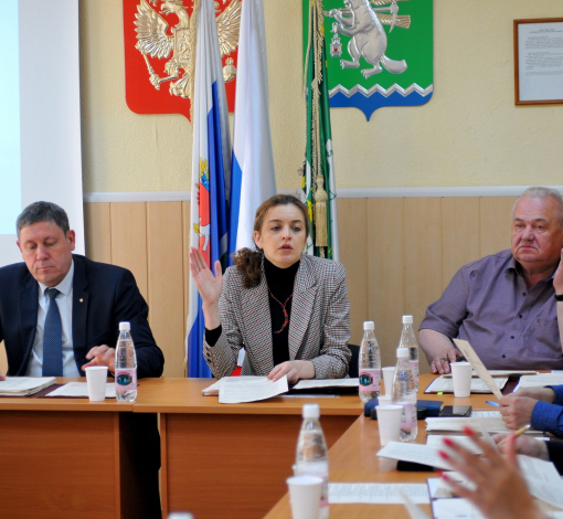 Вопрос по кандидатурам на присвоение звания "Почетный гражданин АГО" члены комиссии вынесли на заседание Думы.