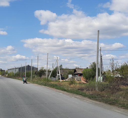 С 1 сентября по ул. Горняков школьники пойдут по освещенному новому тротуару, а не по обочинам дороги. 