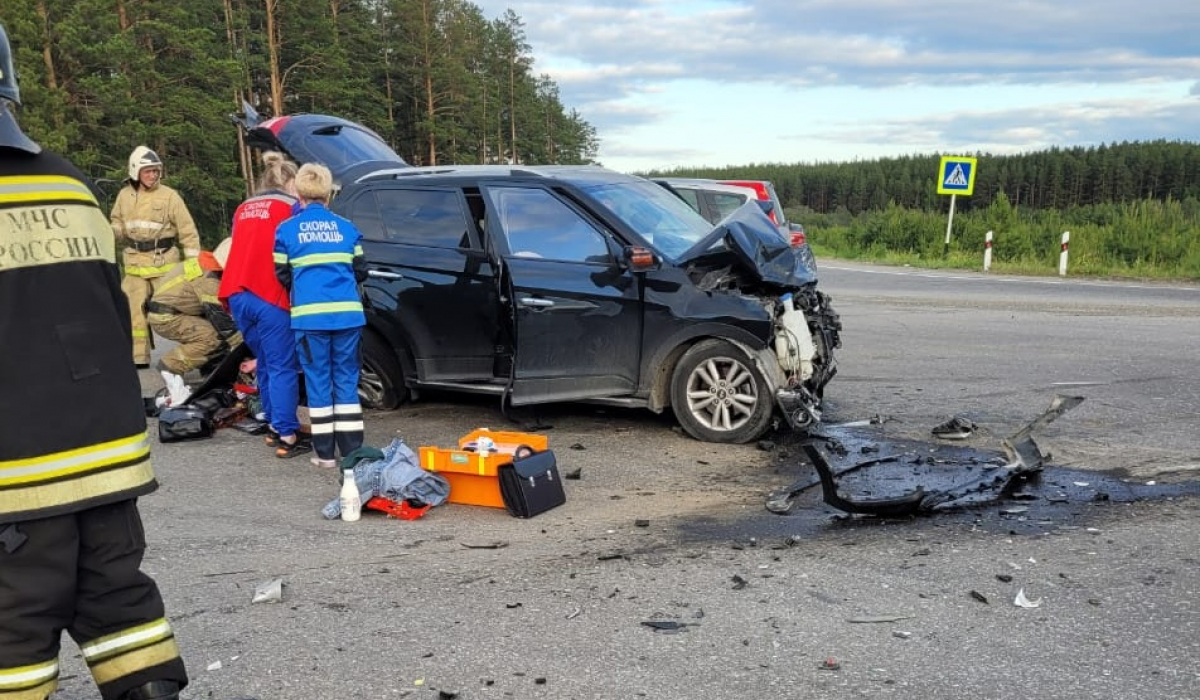 ГИБДД Артемовского выясняет обстоятельства аварии, где пять человек  получили травмы