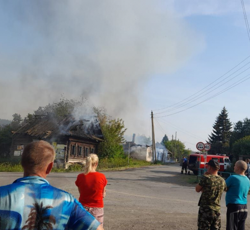 Сгорели дом, гараж, сарай, автомобиль и имущество. 