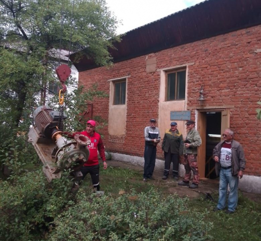 На помощь буланашским коммунальщикам откликнулась Артемовская птицефабрика, предоставив двигатель для насоса.
