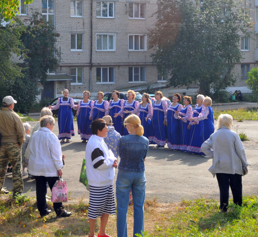 Двор по ул. Терешковой, 2-а вновь собирает гостей на праздник.