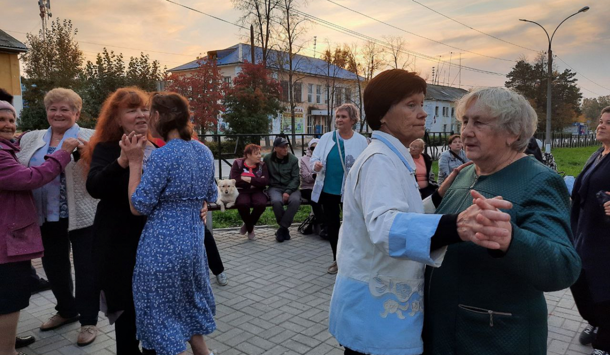 Танцы у фонтана переместились в Центр досуга &quot;Горняк&quot;