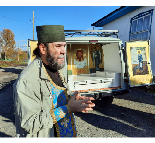 Передвижной храм на базе УАЗа был построен под руководством иерея Николая Файзулина, побывавшего в зоне СВО.