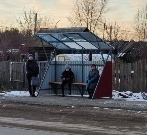 По виду крыша похожа на солнечную панель-батарею с фотоэлементами.