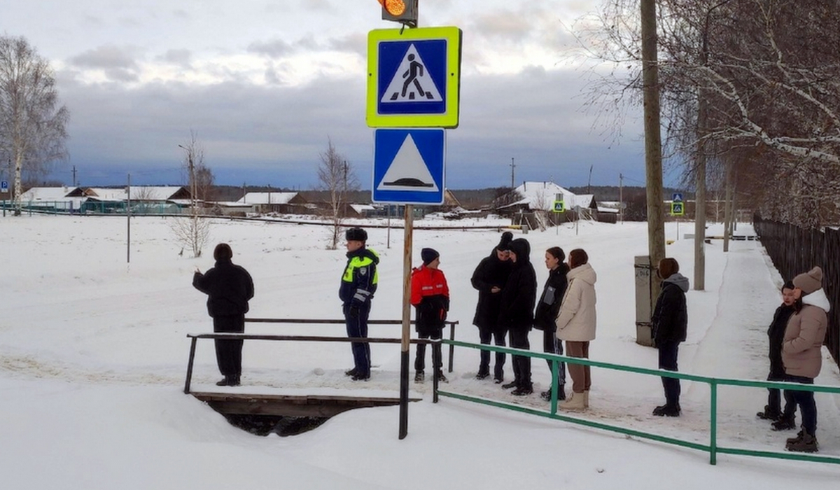 Профилактика! Сотрудники ГИБДД и педагоги в Артемовском работают с детьми