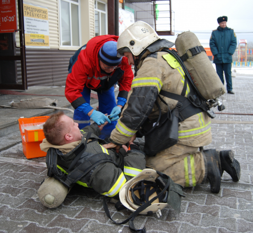 Пожарный "потерял сознание" и ему оказали медицинскую помощь