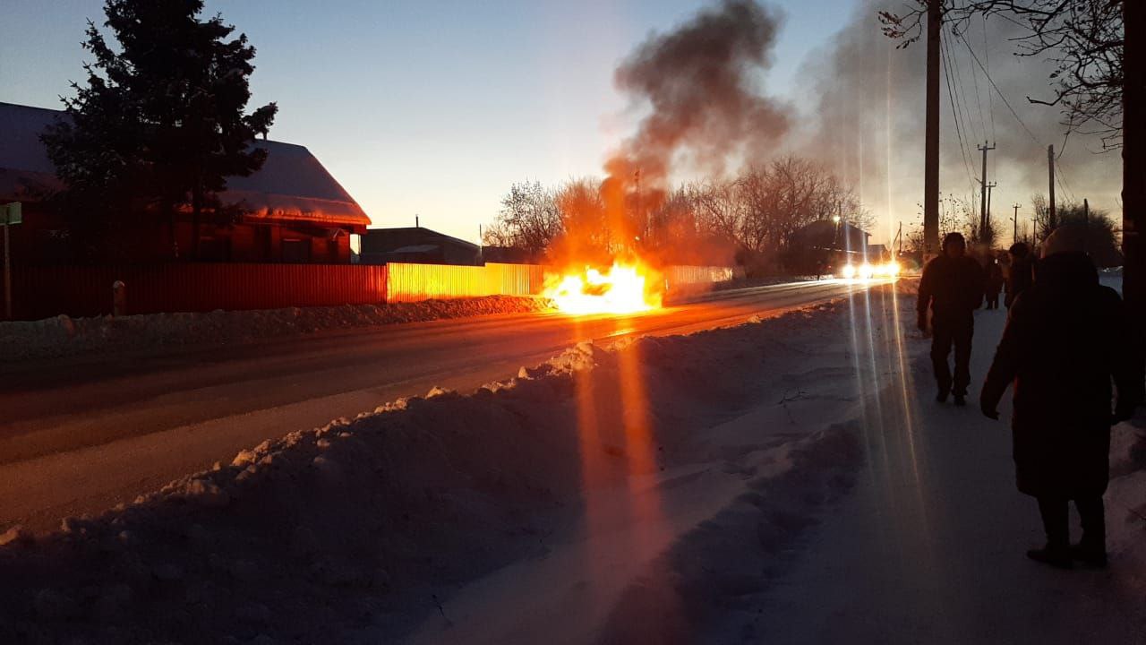 В Артемовском на ходу загорелся автомобиль