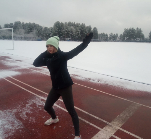 Катя Петракова тренируется и зимой. 