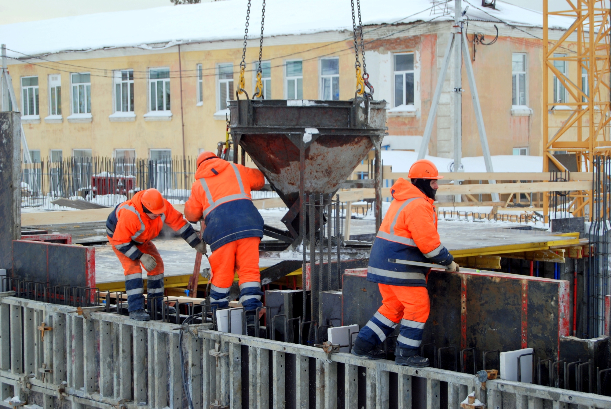 На новой поликлинике Артемовского продолжили бетонные работы