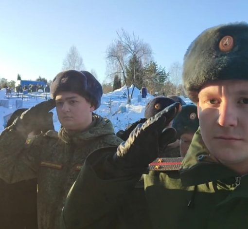 Военнослужащие отдали воинское приветствие погибшему Ульянову