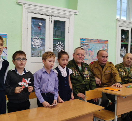 Такие встречи школьников Артемовского района с ветеранами вооруженных сил и участниками боевых действий стали традицией.