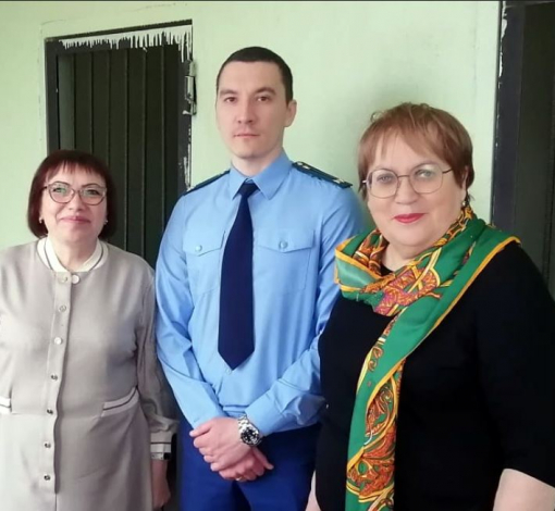 Татьяна Мерзлякова (справа) побывала с проверками в городах Восточного округа.