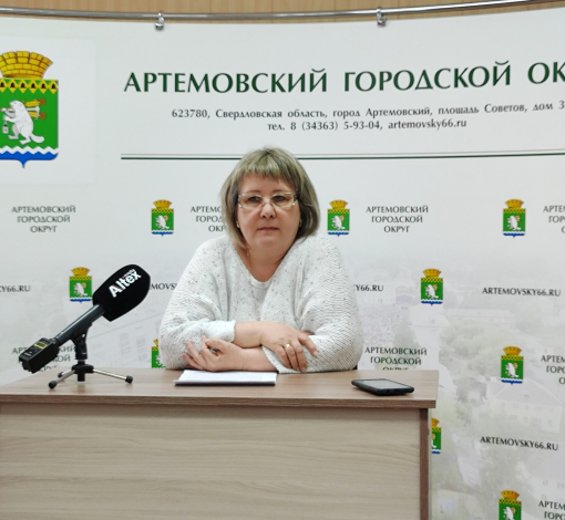 Начальник теруправления с. Шогринское Любовь Никонова поделилась подробностями предстоящей стройки детской площадки. 