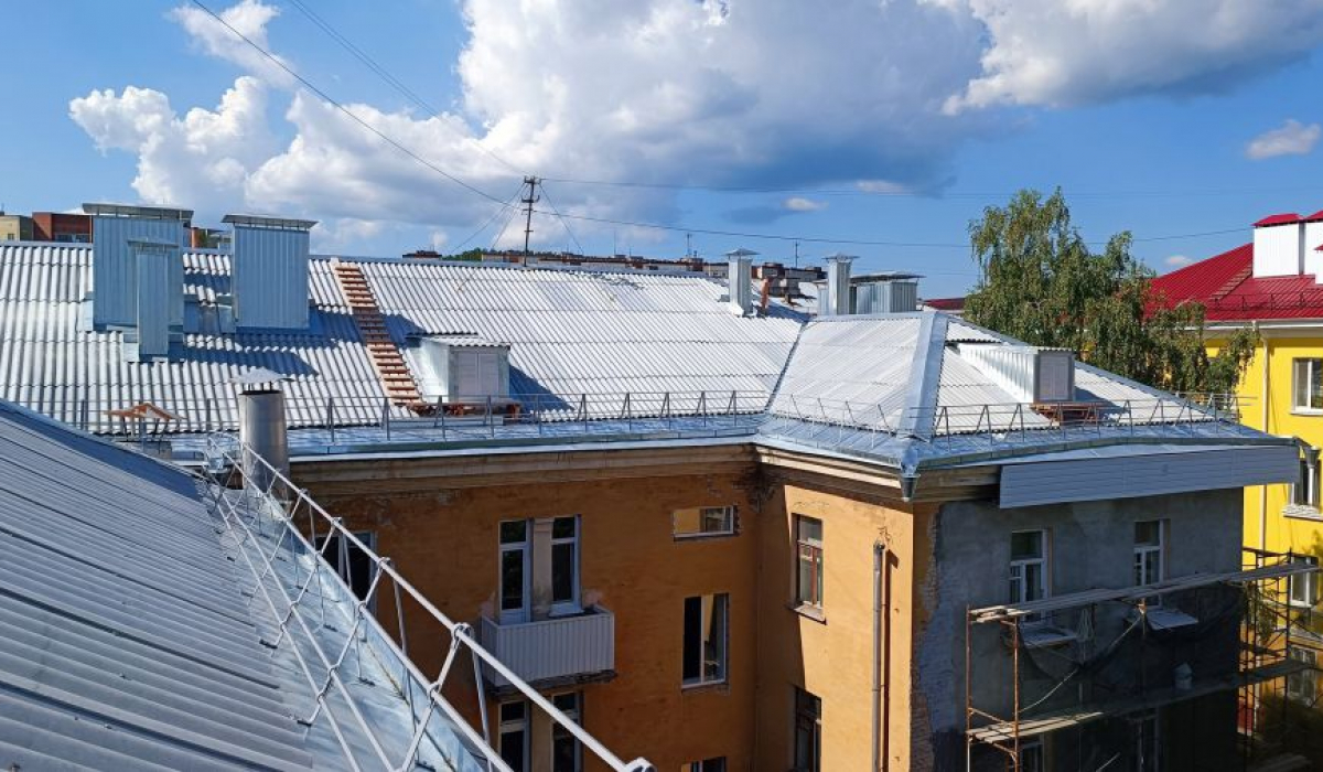 Более 40% работ по капитальному ремонту многоквартирных жилых домов уже выполнены в Свердловской области