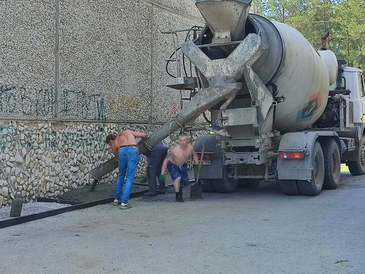 В домах Буланаша начался ремонт отмостков