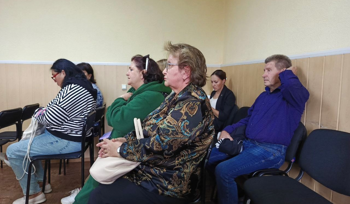 Депутаты вышли с каникул и ринулись в словесный бой
