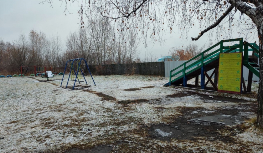 Словно призрак. Детскую площадку в районе буланашского района ½ предписано убрать
