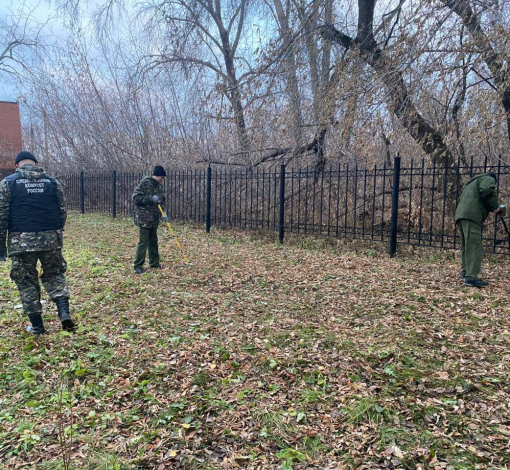 Место, где был найден убитый, проверяли следователи.