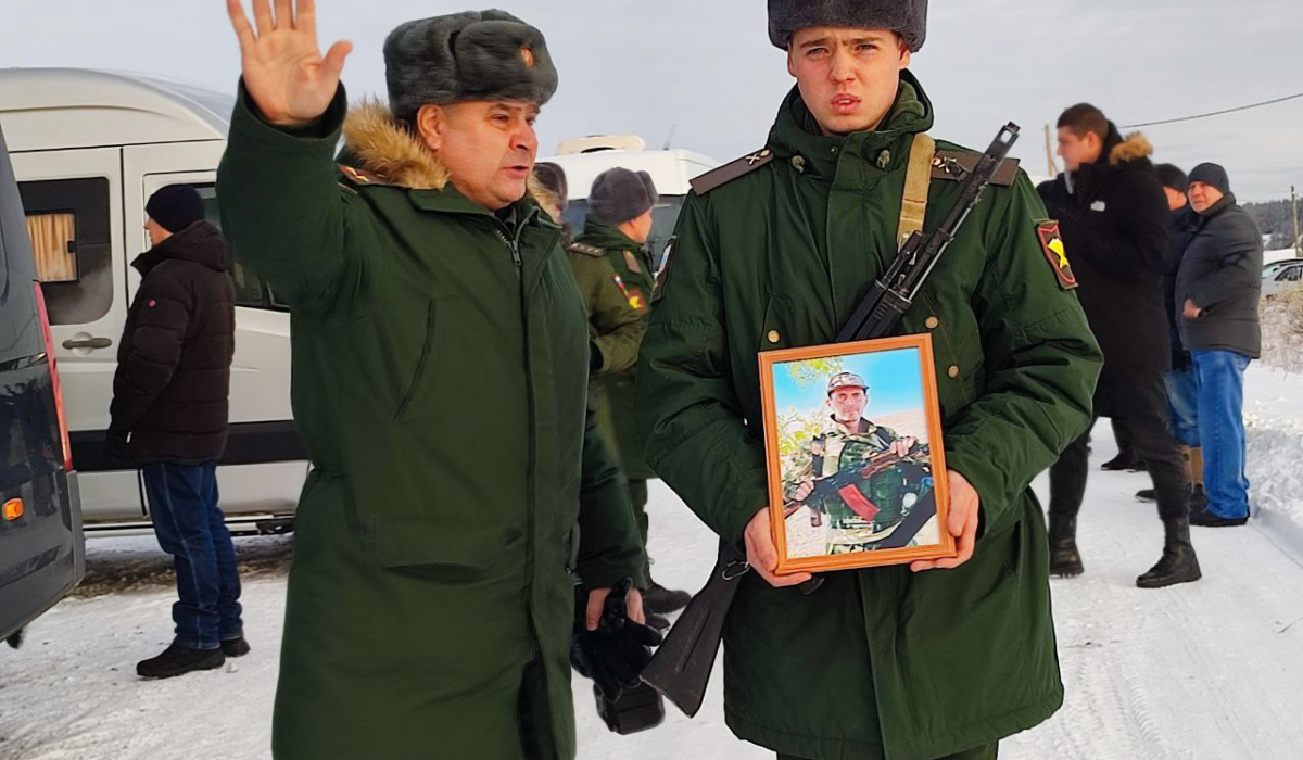 &quot;Он был настоящий воин&quot;. В селе Липино простились с погибшим на СВО Иваном Самочерновым
