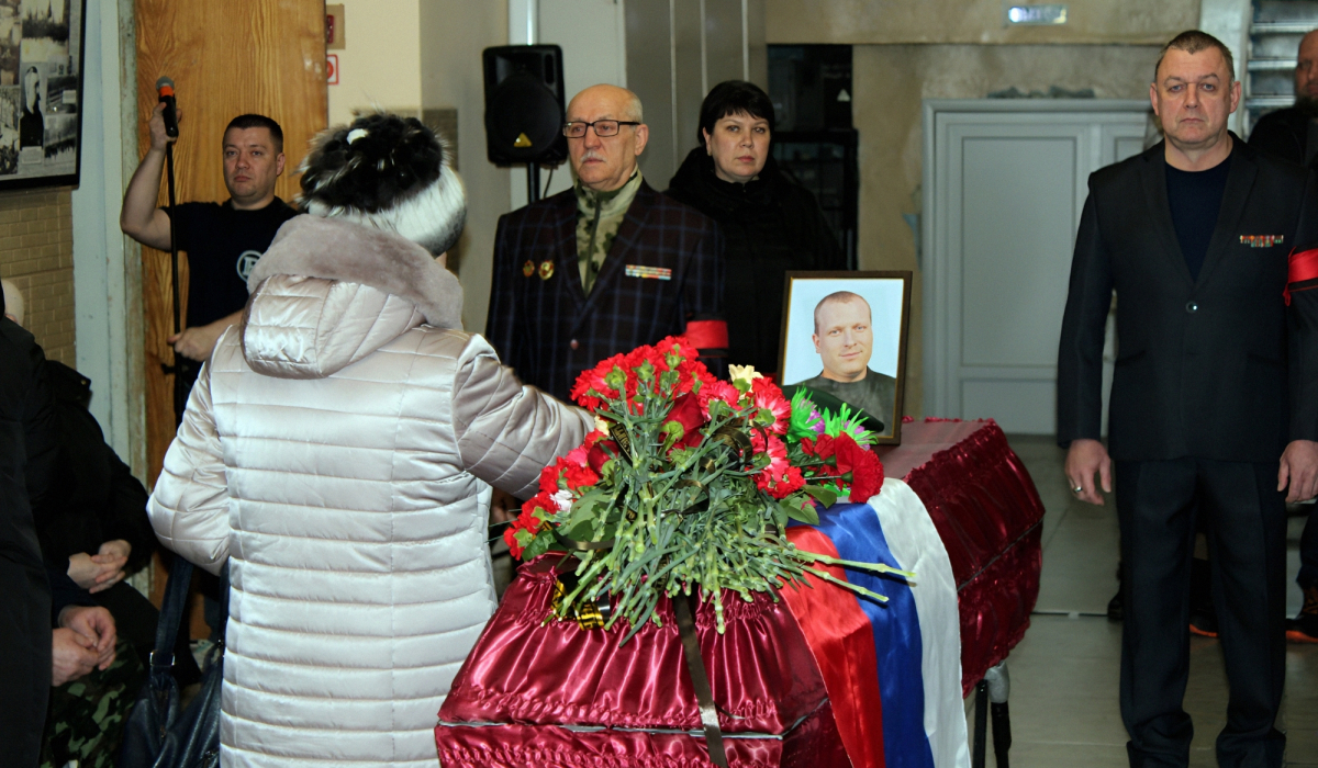 Артемовцы простились с воином Геннадием Доможировым