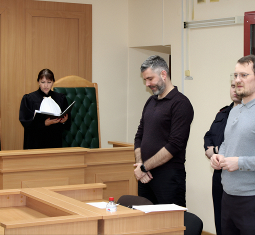 Судья Ксения Пимурзина оглашает решение о продлении меры пресечения главе Константину Трофимову.