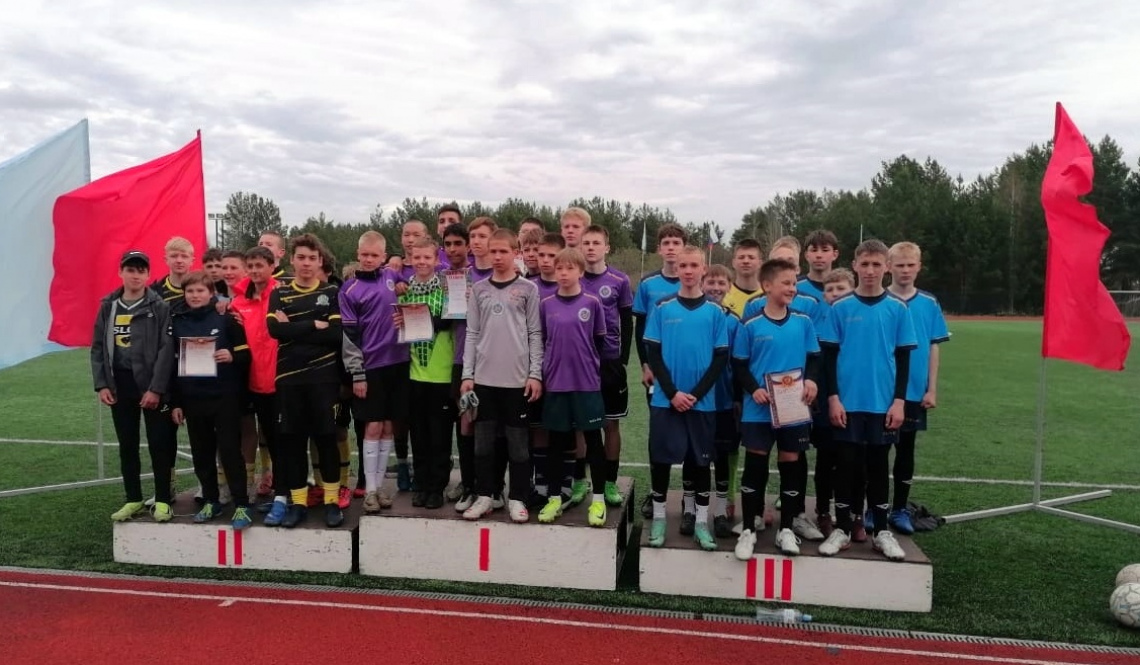 Где второе место, там и первое! Будущие артемовские звезды футбола смело начали сезон